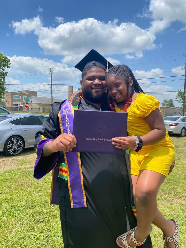 4 years later 🖤👨‍👧 #PVAMUGrad