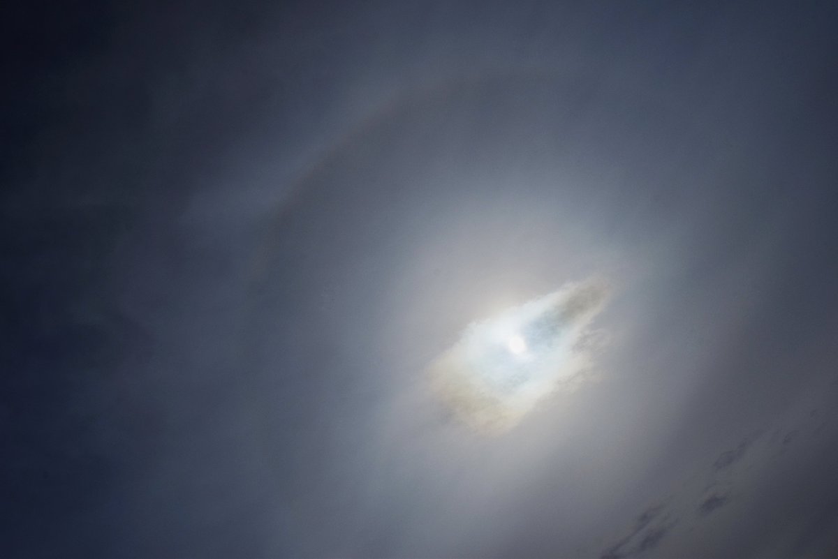 onyx_x13's tweet photo. Halo over the houses. #sky #clouds #sun #iridescence #irisation #halo #spring #may #skyphotography #nikon #nikond5300 #nikonphotography https://t.co/5mrRYwiL4X