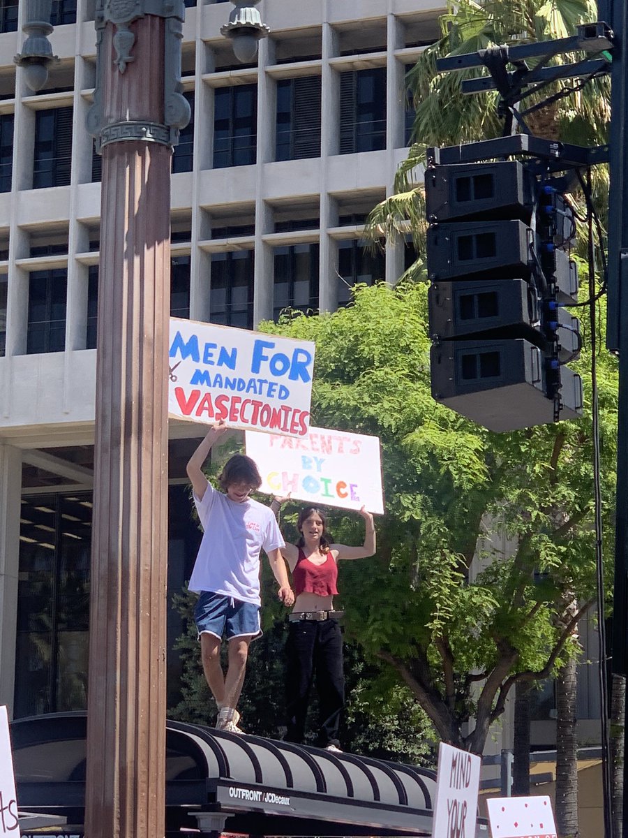 naya_jjk's tweet image. favorite signs from Women’s March in downtown LA today 
#abortionrights #WomensMarch #ReproductiveRights