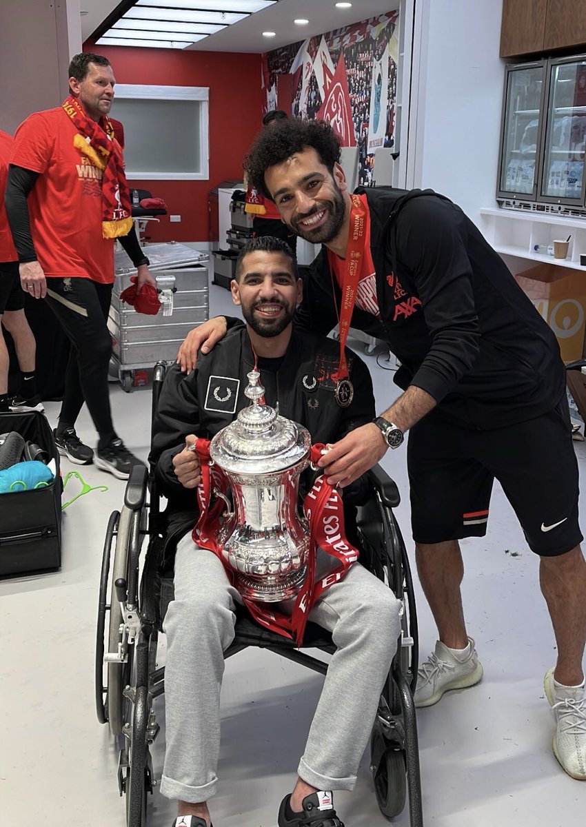 ElAhlyToDay74's tweet photo. مؤمن زكريا ومحمد صلاح مع كأس إنجلترا ❤❤ https://t.co/0FbcTuSYCD