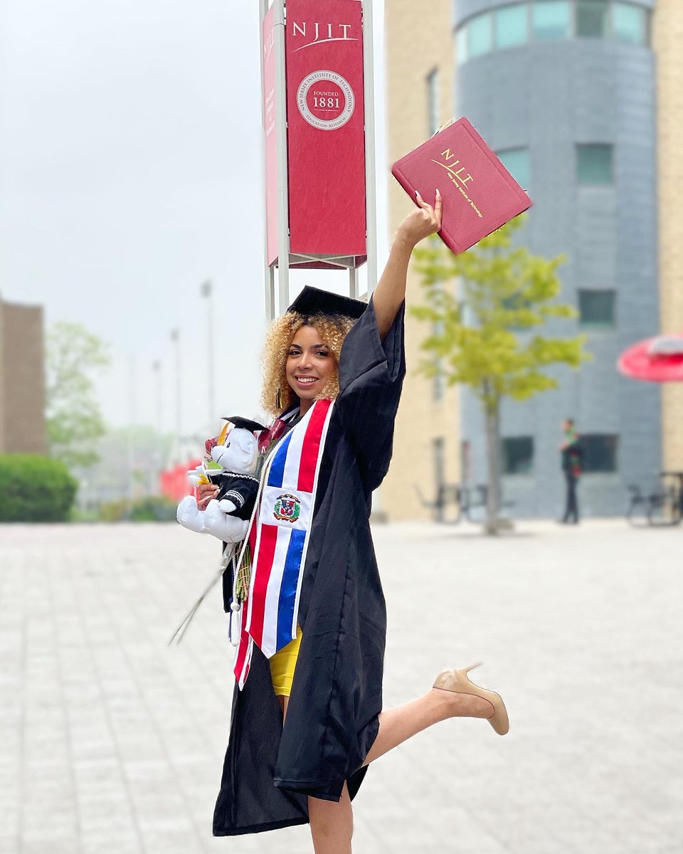 vallascano's tweet photo. LO LOGRE!! First Gen Dominican-American College Grad ❤️ https://t.co/tgcKTEqG0S