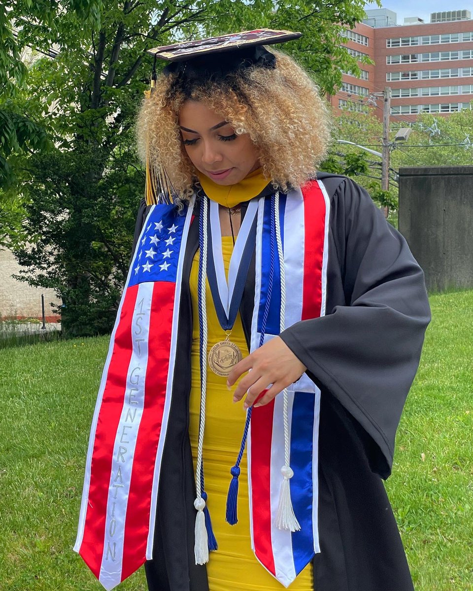 vallascano's tweet photo. LO LOGRE!! First Gen Dominican-American College Grad ❤️ https://t.co/tgcKTEqG0S