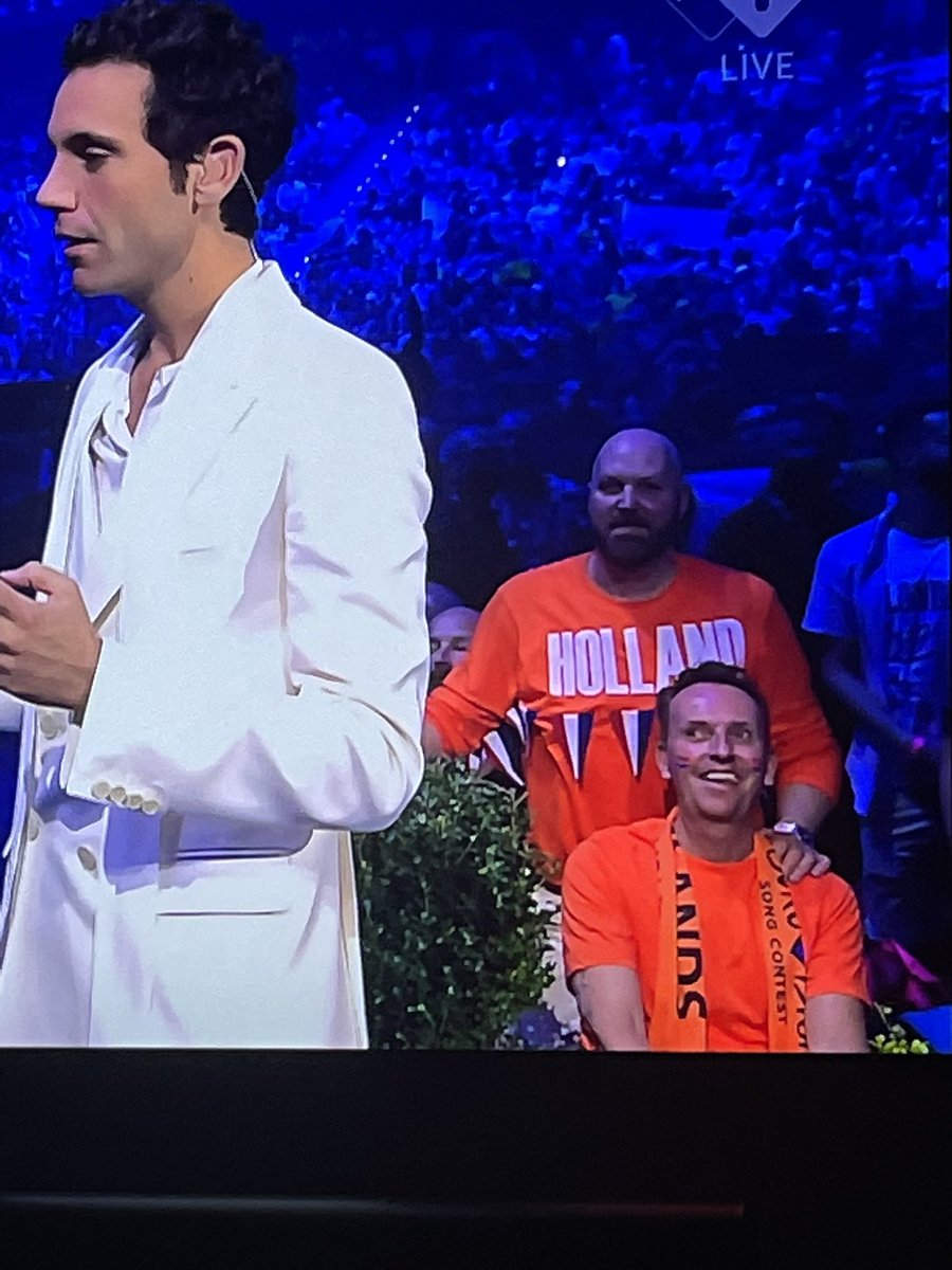 Ik weet niet hoe het komt, maar ik ken Nederlanders op tv altijd direct. #Eurovision
