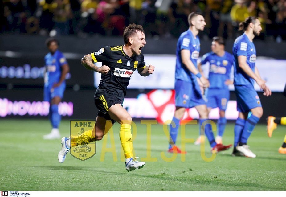 ARIS__FC's tweet photo. 🎞 Το #photostory της σημερινής νίκης… ✌️😊
#ARISFC
#ARISAEK
#SLplayoffs
#MatchDay9
#slgr #slgrinterwetten #VamosARIS https://t.co/zUOHksKd3i
