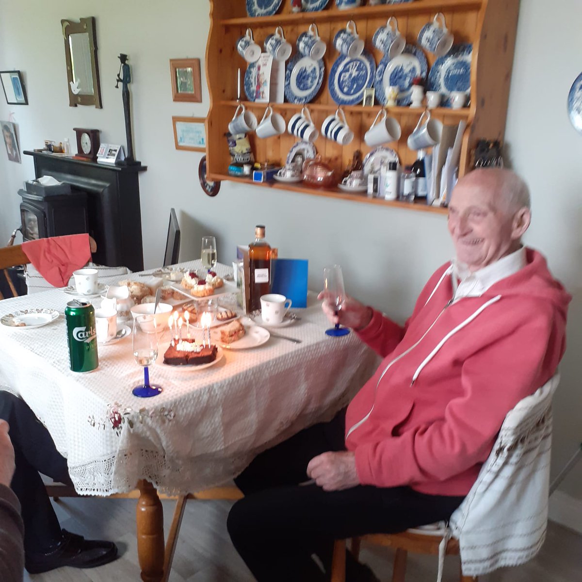 kate_ob95's tweet photo. Celebrating grandads 87th Birthday! A lovely little tea party 💕 https://t.co/dXCwq96bSH