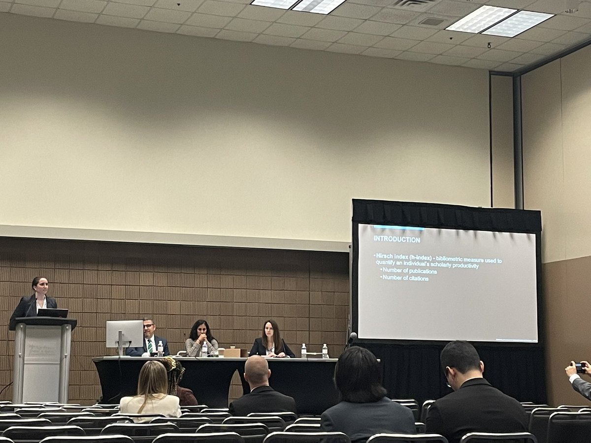 Loving getting to listen to @BlFindlay talk about #genderdisparity in scholar productivity in urology. Important getting to support junior residents at their first #aua! #aua222 @MayoUrology