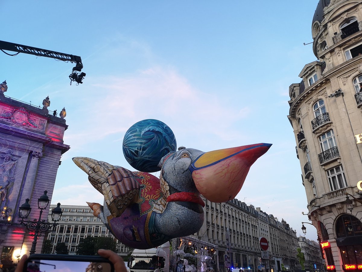 AndyaGomichon's tweet photo. La parade est bientôt terminée à Rihour, mais il y a encore de belles choses à voir !

@Lille_actu #lille3000 #Utopia @lillefrance #Lille https://t.co/bza5M9WcFg