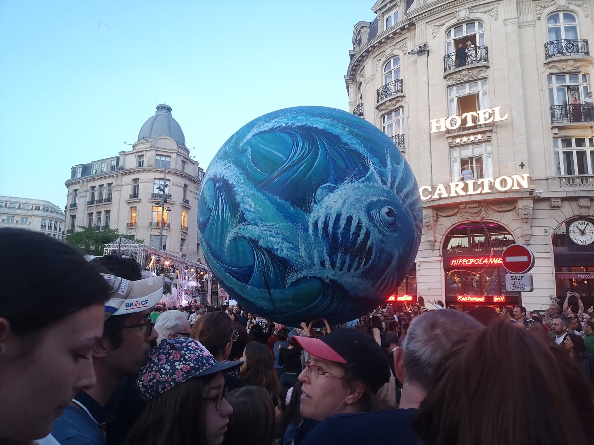 AndyaGomichon's tweet photo. La parade est bientôt terminée à Rihour, mais il y a encore de belles choses à voir !

@Lille_actu #lille3000 #Utopia @lillefrance #Lille https://t.co/bza5M9WcFg