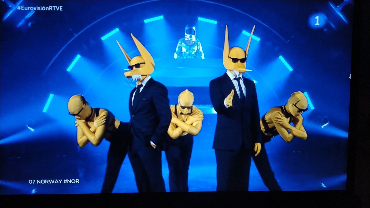 _ropopompon's tweet photo. "Para proteger al mundo de la devastación..." 
#EurovisionRTVE #Eurovision #EUROVISION https://t.co/aWohMhR0uc