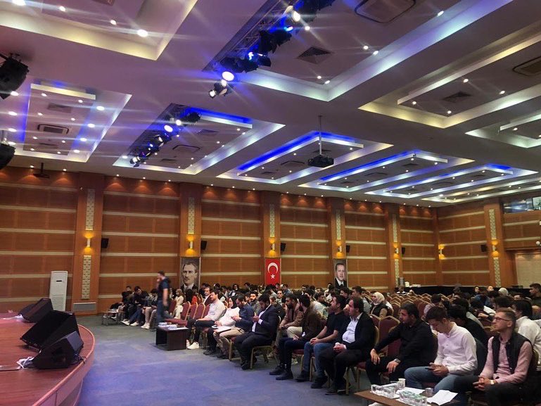 yenisecmenist's tweet photo. “Gençlerin Partisi AK Parti,
  Gençlerin Lideri @RTErdogan”

İl başkanlığımızda Yeni Seçmen teşkilatımızla buluştuk.
İstanbul Yeni Seçmen teşkilatı #Hedef2023 yolunda sandıkları patlatmak için tüm motivasyonuyla Gümbür Gümbür Geliyor!😎🚀
@eyupkadirinan 
@samedsafakaya 
@CCekerek https://t.co/Nge56E4OB0
