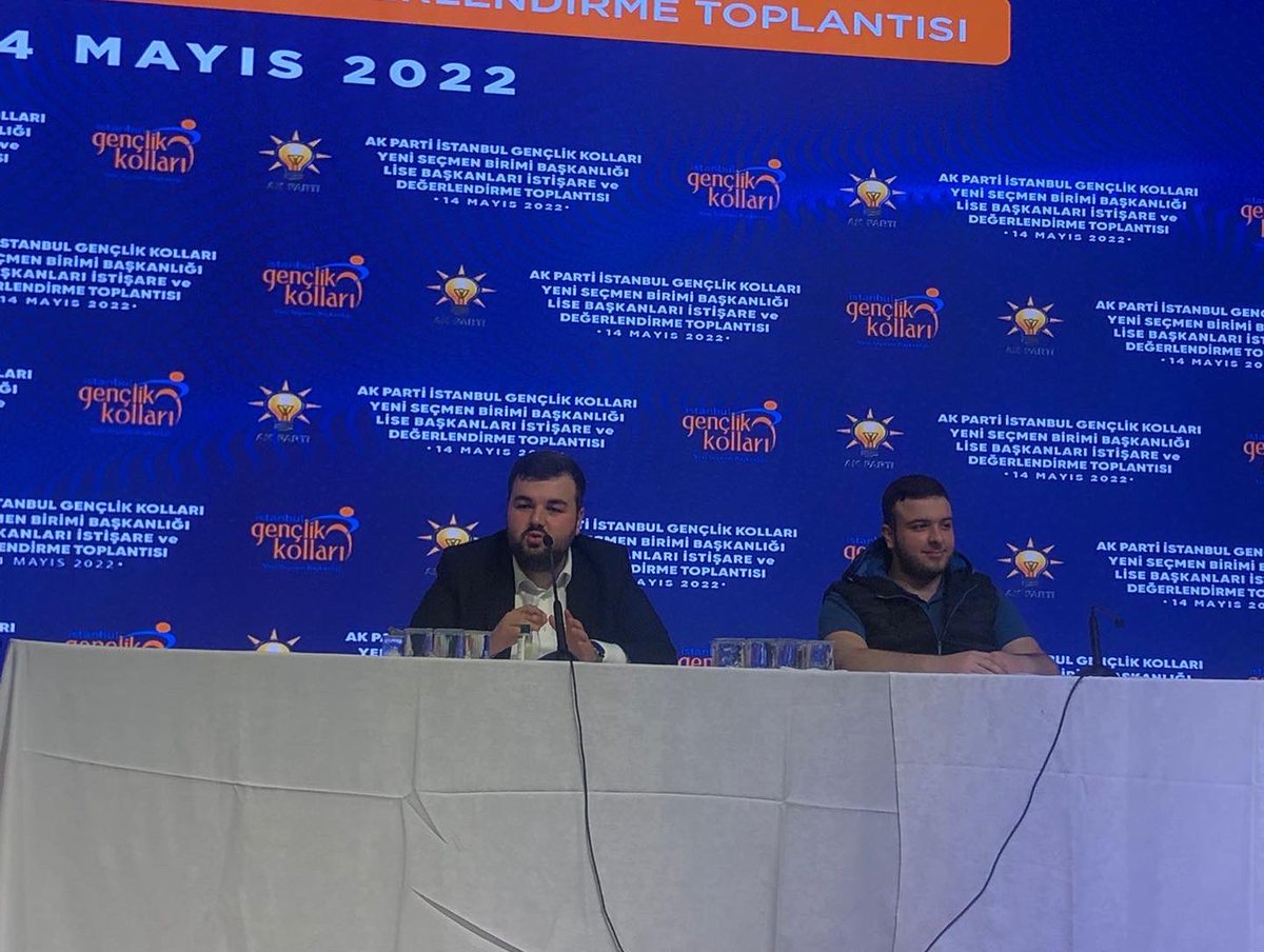 yenisecmenist's tweet photo. “Gençlerin Partisi AK Parti,
  Gençlerin Lideri @RTErdogan”

İl başkanlığımızda Yeni Seçmen teşkilatımızla buluştuk.
İstanbul Yeni Seçmen teşkilatı #Hedef2023 yolunda sandıkları patlatmak için tüm motivasyonuyla Gümbür Gümbür Geliyor!😎🚀
@eyupkadirinan 
@samedsafakaya 
@CCekerek https://t.co/Nge56E4OB0