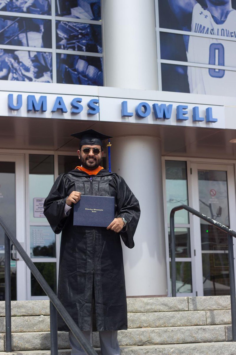 ﴿وآخِر دَعواهُم أنِ الحَمدُ للهِ رَبِّ العَالمِين﴾

تم بحمدالله تخريجي من جامعة 
University of Massachusetts - Lowell
وحصولي على درجة البكالوريوس 
في الهندسة الكهربائية 
بتقدير امتياز مع مرتبة الشرف
سائلاً المولى عز وجل التوفيق لي ولكم.
م. أحمد برجس المطيري