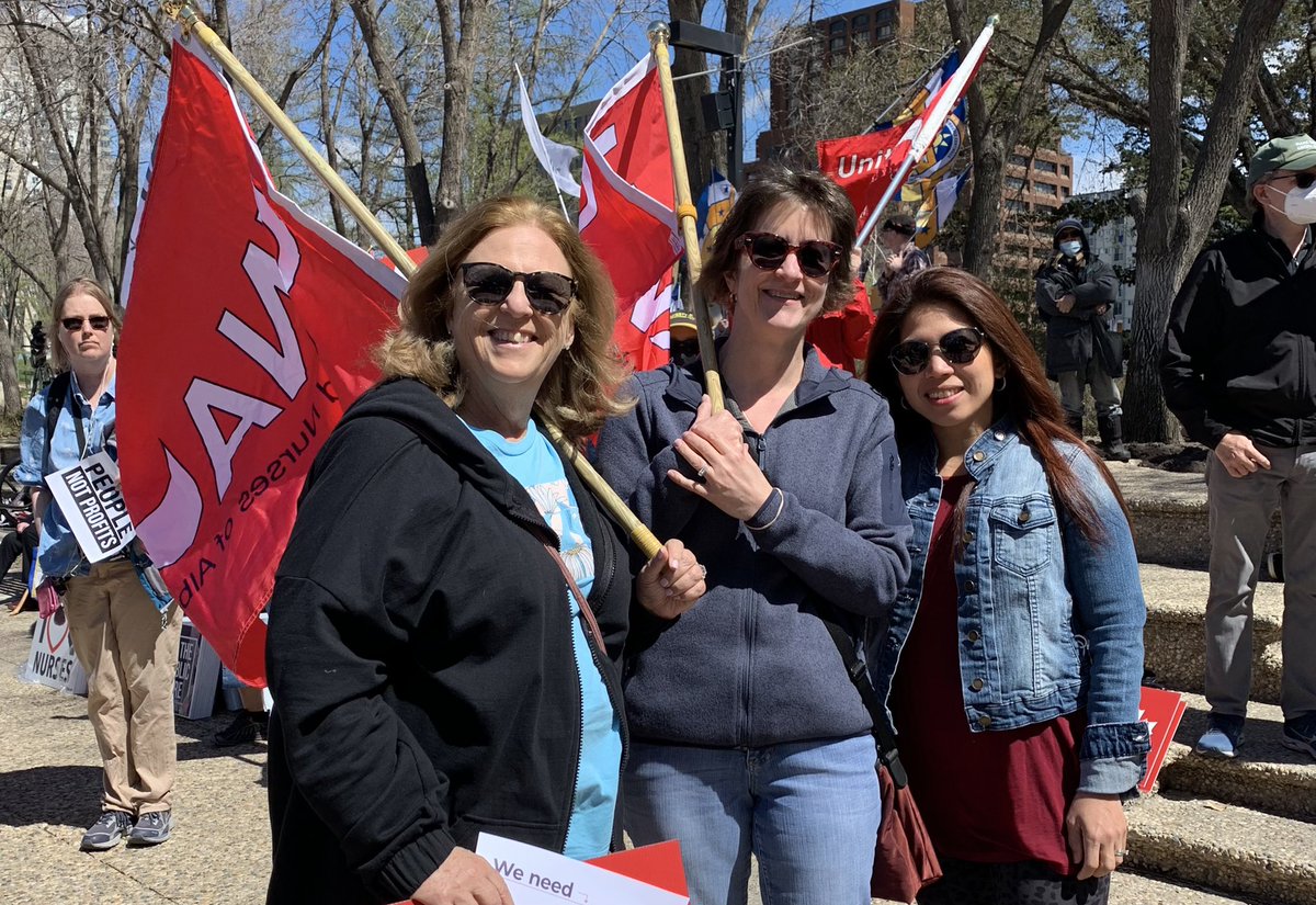 UnitedNurses's tweet photo. 📣Hundreds of Albertans are rallying for public health care at the Alberta Legislature in #yeg, as well as locations in Calgary, Lethbridge, Medicine Hat and Red Deer. ✊#PeopleNotProfit #neednursesnow #ableg https://t.co/lg7wslbp5G