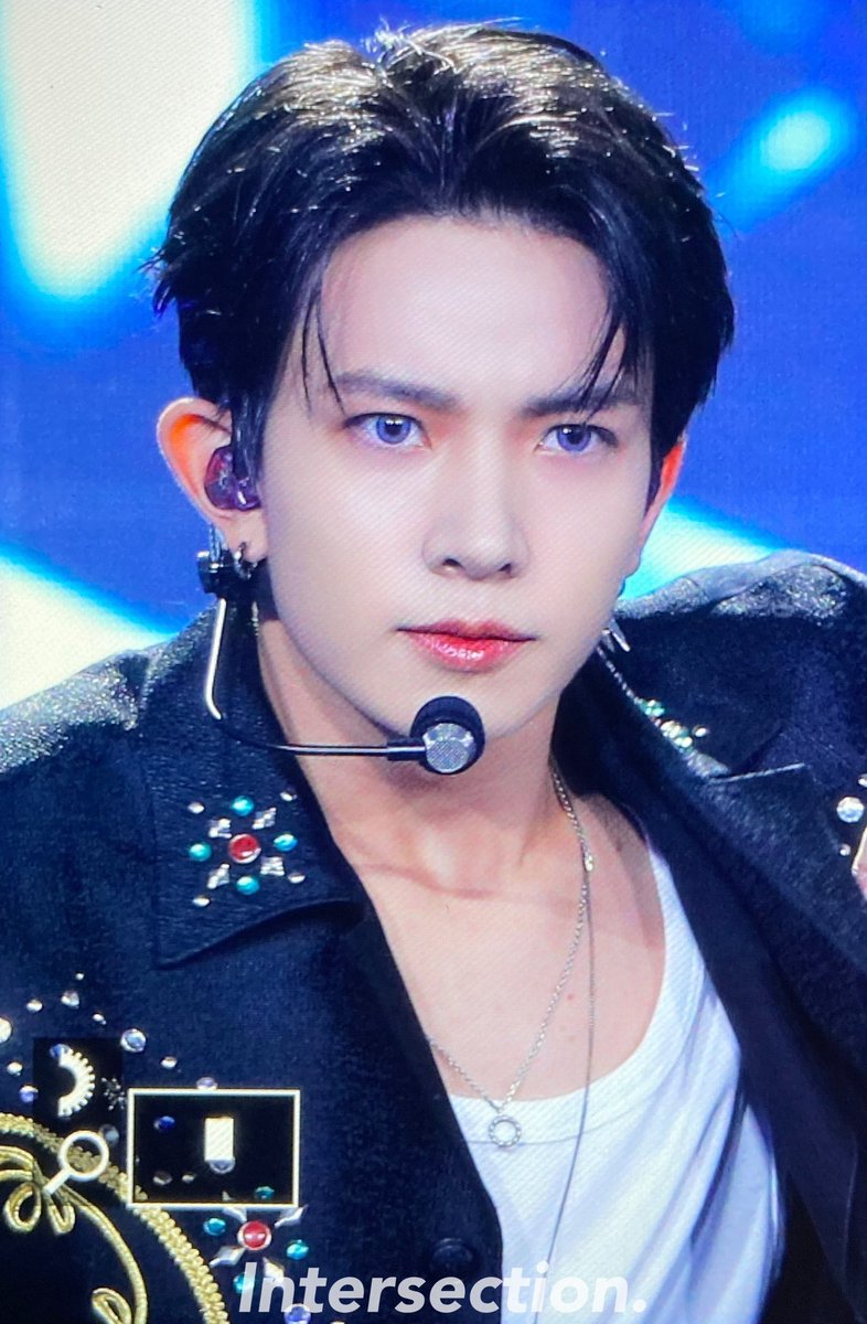 hourlylhs's tweet image. lee heeseung and his god-tier visual