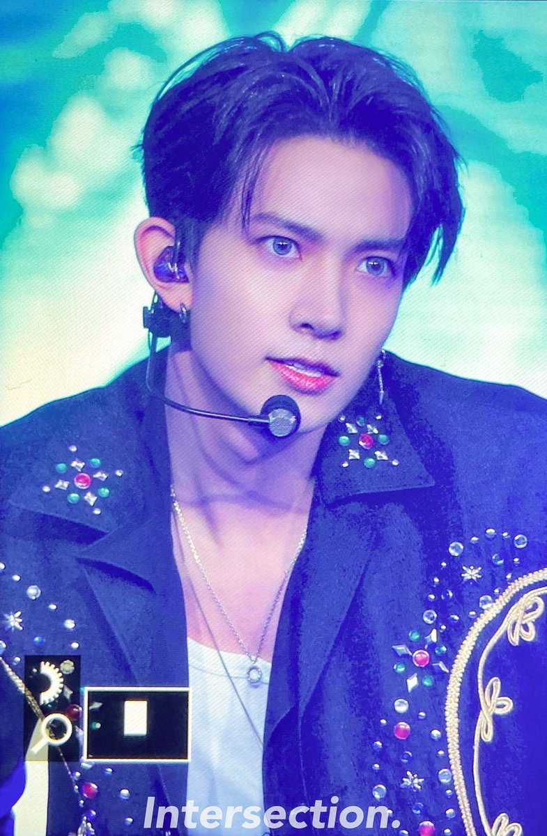 hourlylhs's tweet image. lee heeseung and his god-tier visual