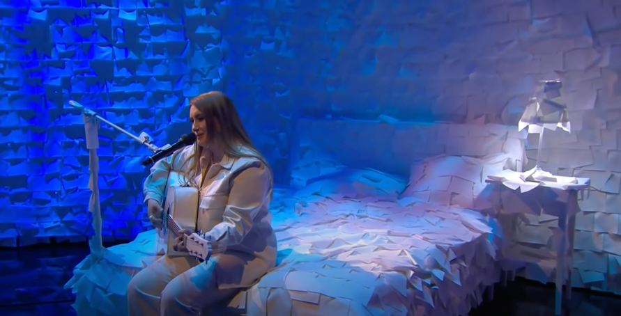 innocent's tweet photo. Now we know who was stockpiling toilet roll all that time. 

#Eurovision https://t.co/sjTnf2evKC
