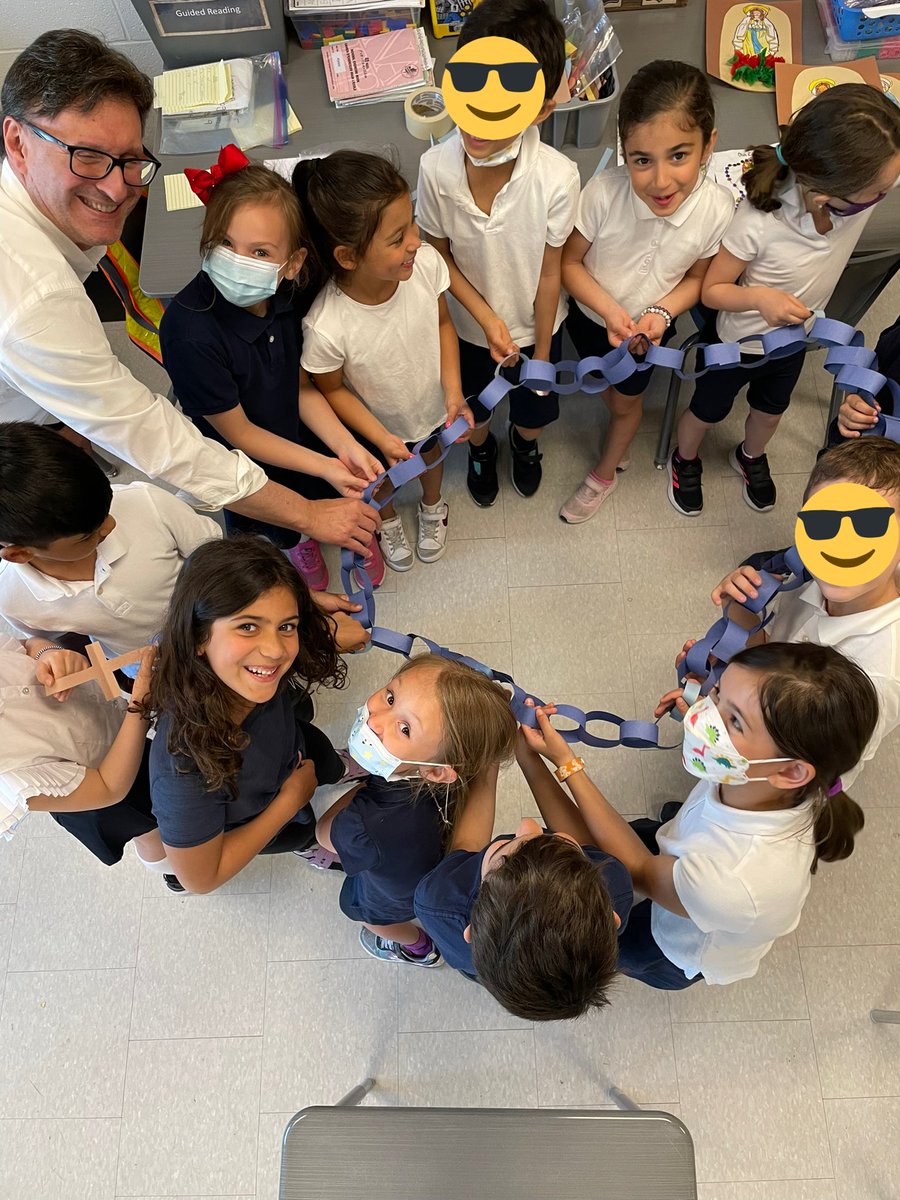 We worked together to create a life size rosary. Great timing from Mr.  deSouza who helped us hang it up. 🙏🙏 <a href="/PFS_YCDSB/">PopeFrancis_YCDSB</a>