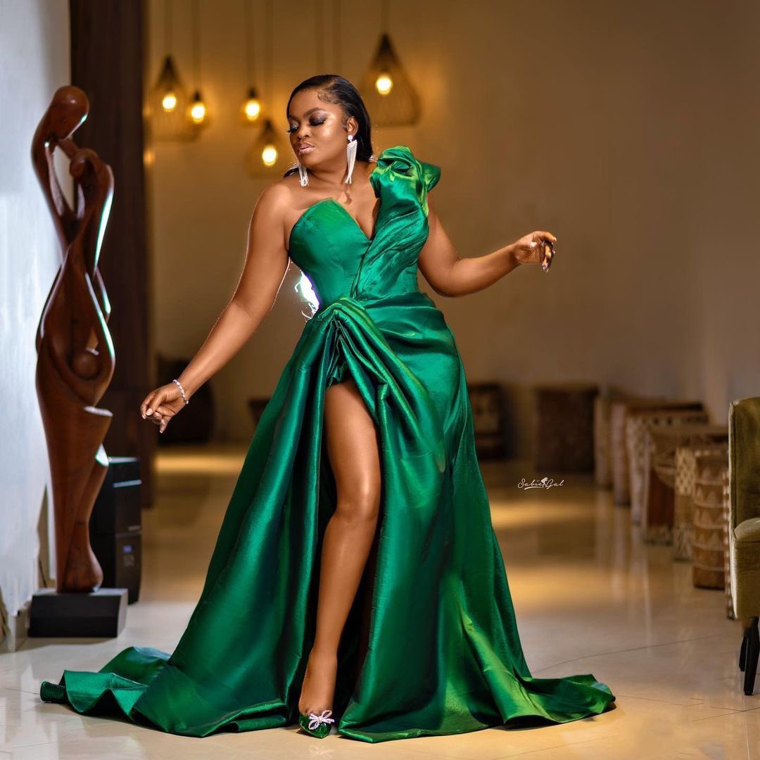 Femi_Lana's tweet photo. Stan your fav in their dresses #AMVCA8
Retweet for Tacha
Like for Funke Akindele https://t.co/fLOwEeIzxz