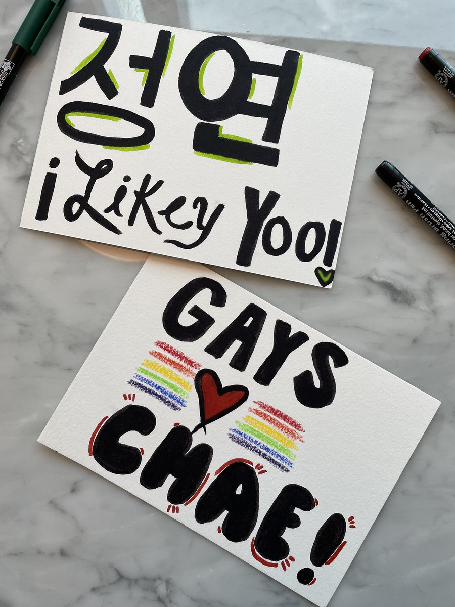 CaliforniaLuv84's tweet photo. made signs for twice encore day 1! 🥰 https://t.co/FZq2L3d36R