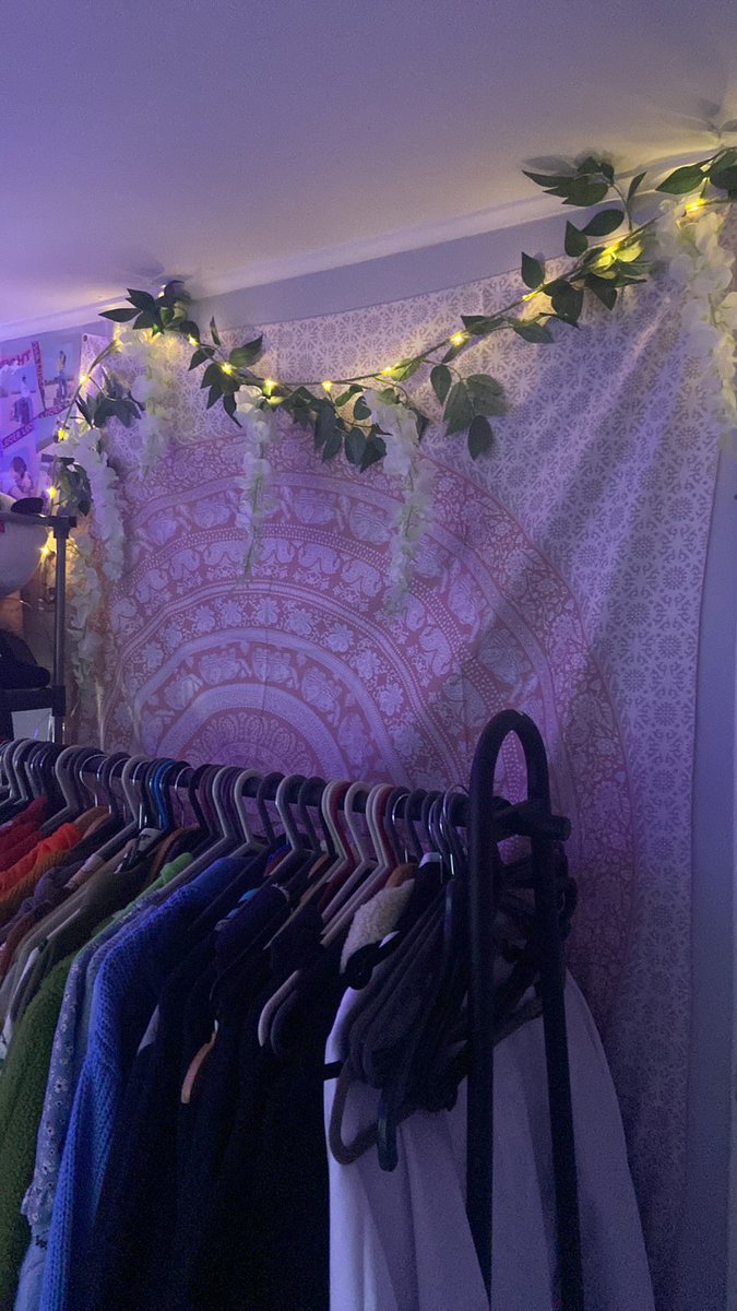 quxntymalt's tweet photo. LOOK AT MY CUTE NEW LIGHTS https://t.co/j86RA9cBrf