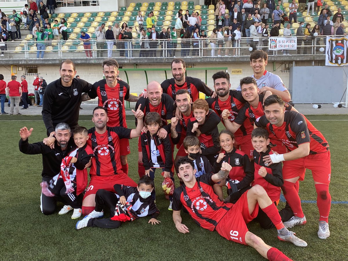 UMEscobedo's tweet photo. 📸 🍾🍾

Regalo estrella al PUEBLO de Escobedo

SI SI SI NOS VAMOS A MADRID 💪🏻💪🏻⚫️⚪️ https://t.co/pVDTQnbyFA
