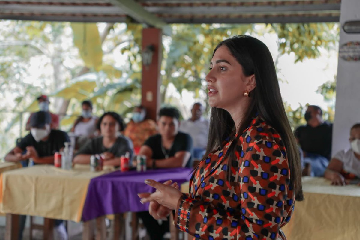 Sigo recorriendo el país, agradeciéndole a los convencionales x salir a votar en las internas, sin la participación de valientes dirigentes de bases el partido no se hubiera activado como lo hizo, ese 98% fue xq hubo competencia. 

Hay que fortalecer el partido y no voy a parar.