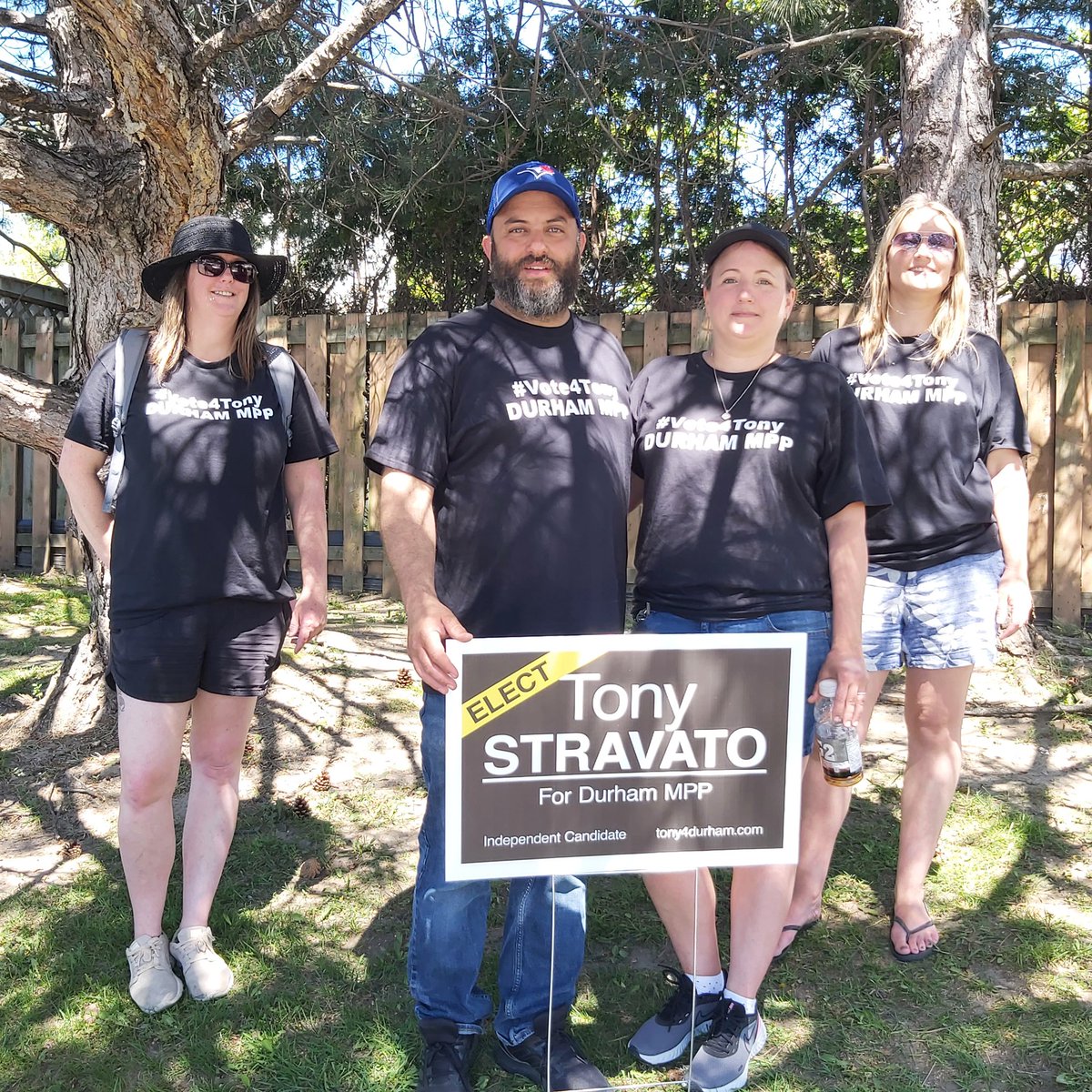 Vote4Tony2022's tweet photo. What a Beautiful day in #NorthOshawa. Great to get out and get to know the Voters of the #Durham Riding. Alot of support at the doors and more signs hitting lawns as we speak. #Vote4Tony2022 #onpoli https://t.co/QHPWeoG0KH