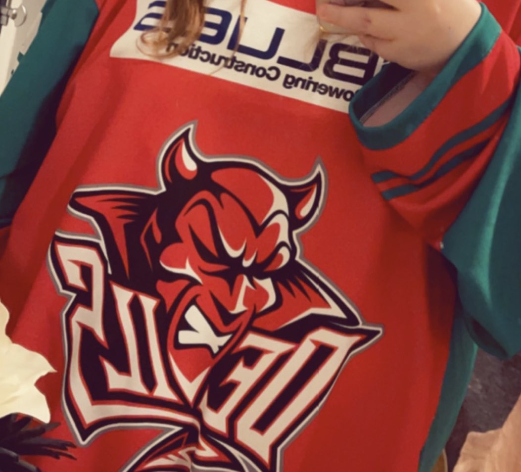 devilsleafsfan's tweet photo. Iβm Alicia (Ali for short)
Iβm 22
Iβm from Wales
I have been supporting the Cardiff Devils for over a year
I love Mac Carruth (shame heβs leaving), Riley Brandt, Cole Sanford & Sam Duggan
Ice Arena Wales is my home away from home
#LetsGoDevils #CardiffDevils
#Devils #DevilForLife https://t.co/a7q6loJiyD