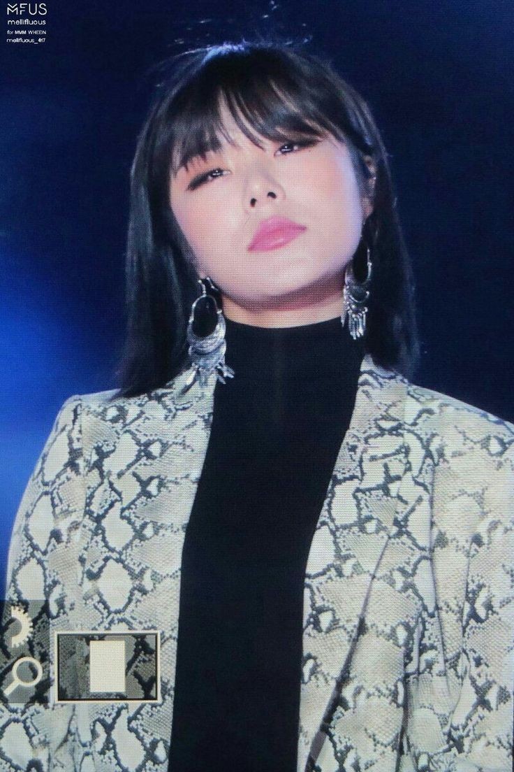 onlyjaneprivate's tweet photo. @Nisarae1 fucking bangs 😫 when she appeared in fanmeeting with bangs, I SINCERELY hoped that they were fake but...REAL BANGS? AGAIN? i always remember her "egotistic" bangs and that makes me sooooo angry https://t.co/uuCAzZsx2t