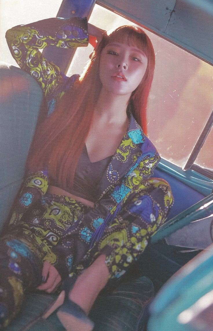 onlyjaneprivate's tweet photo. @Nisarae1 fucking bangs 😫 when she appeared in fanmeeting with bangs, I SINCERELY hoped that they were fake but...REAL BANGS? AGAIN? i always remember her "egotistic" bangs and that makes me sooooo angry https://t.co/uuCAzZsx2t