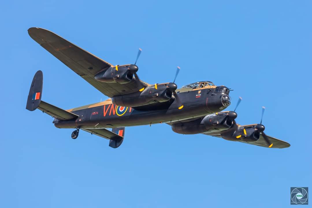 The wonderful Lancaster flying over <a href="/NewarkAirMus/">Newark Air Museum</a> this afternoon <a href="/RAFBBMF/">RAF BBMF</a> <a href="/Seb_Lanc99/">Seb Davey</a> I only just got there in my classic and she flew over the top! High emotion as I love 1661HCU raf Winthorpe. Looked &amp; sounded amazing! #bbmf #raf #Lancaster