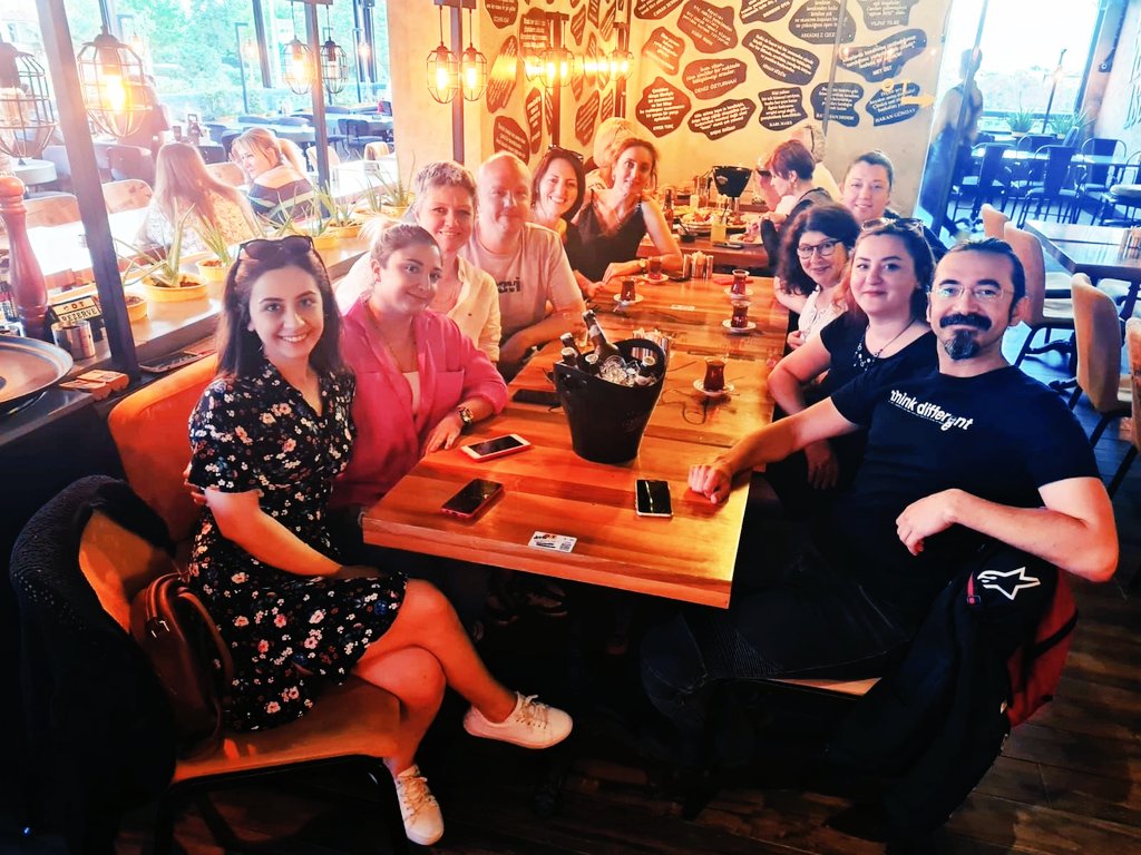 Eski  çalışma arkadaşlarım ile bir araya geldik, ne güzel oldu 😊