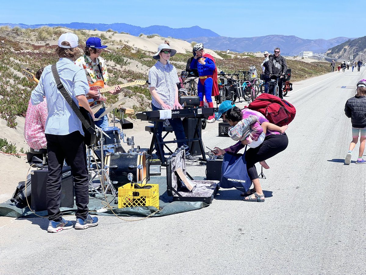 vikkrraant's tweet photo. #KidicalMass with @KidicalMassSF https://t.co/tgCpJLWwi6
