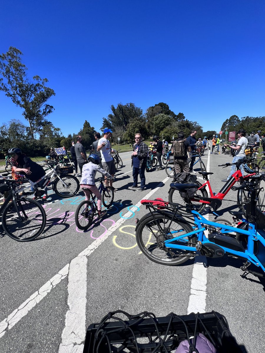 vikkrraant's tweet photo. #KidicalMass with @KidicalMassSF https://t.co/tgCpJLWwi6