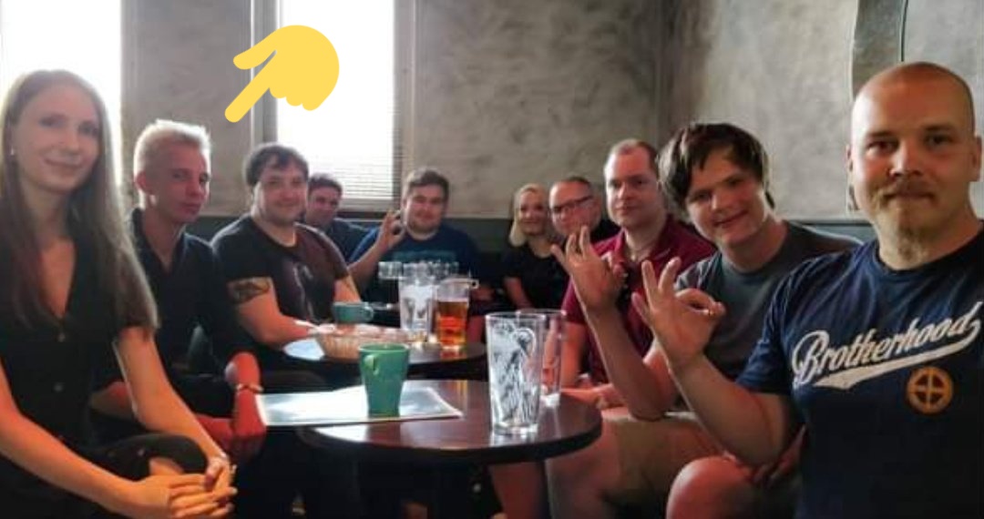 kasvismafioso's tweet photo. #MikoBergbom 2019: "White power!"
Miko Bergbom 2022: "Kansanliike!"
#psnuoret #psnuoriso #rasismi #äärioikeisto #perussuomalaiset https://t.co/8GkQCD354x