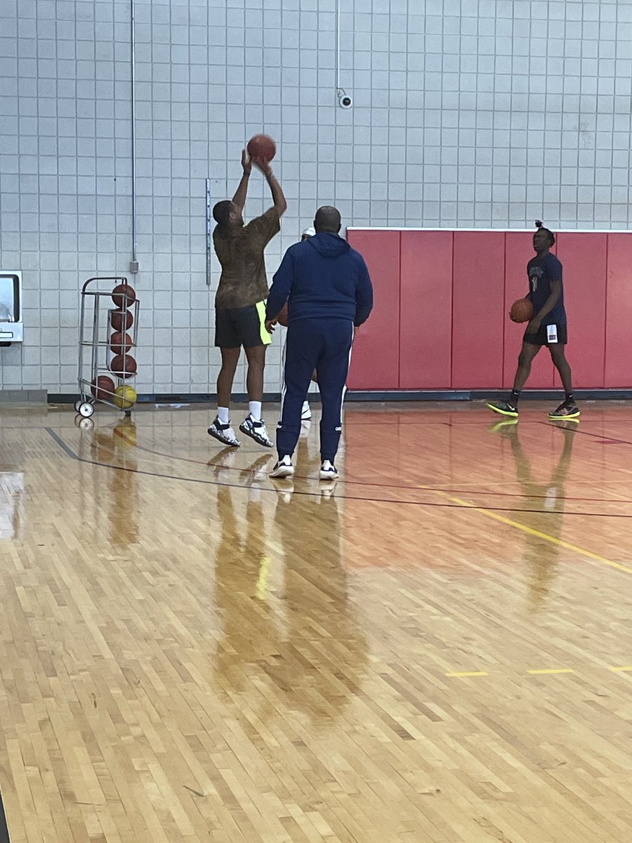 Eugenio Maria De Hostos Basketball Page tweet media