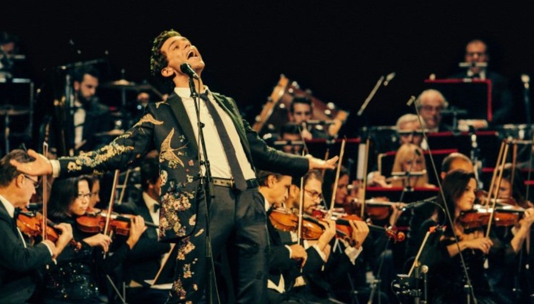 katiethwaitesx's tweet photo. This is MIKA!! 

#Mika #Eurovision #Eurovision2022 

@mikasounds ❤🧡💛 https://t.co/yASv09rtZv