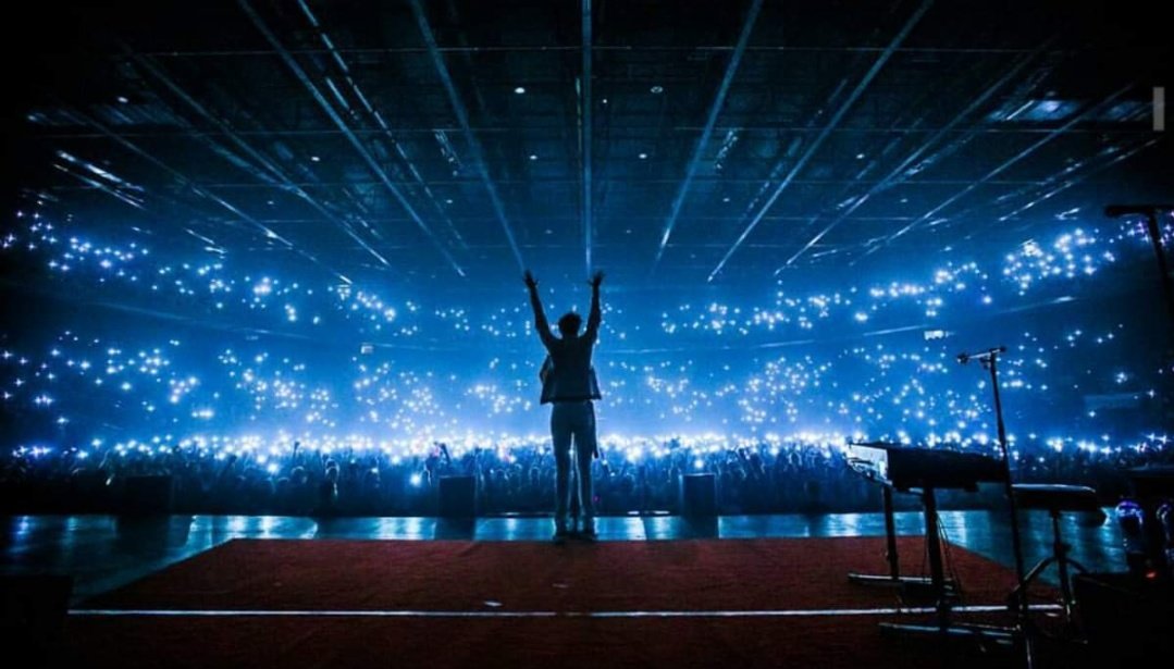 katiethwaitesx's tweet photo. This is MIKA!! 

#Mika #Eurovision #Eurovision2022 

@mikasounds ❤🧡💛 https://t.co/yASv09rtZv