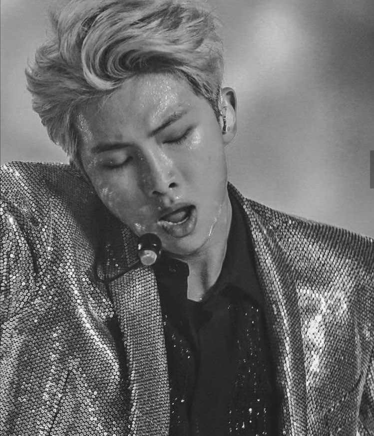 harrysgirl_tpwk's tweet photo. how to trigger namjoon stan 🔞 - a hot thread https://t.co/hogUzJc8OJ