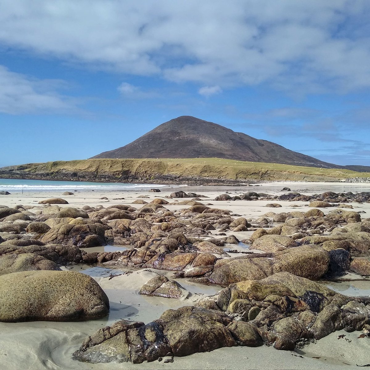Strathview1's tweet image. A lovely spot to sit a while and take it all in...💙 #northton #isleofharris #westernisles #outerhebrides #visitscotland