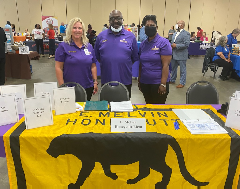 HRESPanthers's tweet photo. Honeycutt Admin Team representing at the CCS Job Fair @EMHoneycuttEle1 #JoinTeamCCS https://t.co/A31xA7bHxv