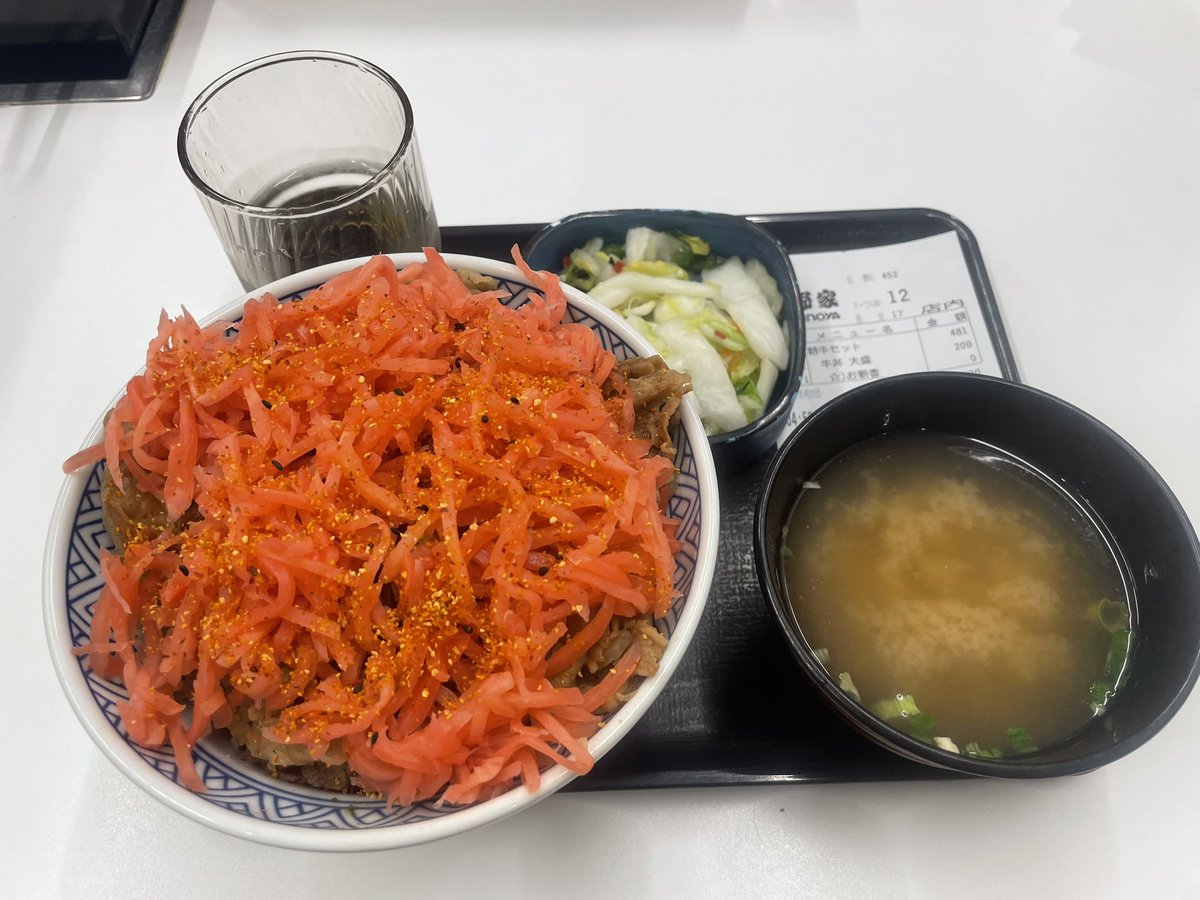 ht1211335's tweet photo. レース前はやっぱり勝負メシ🍚

#横浜トライアスロン
#吉野家 #関内 https://t.co/fYRXpezIFW