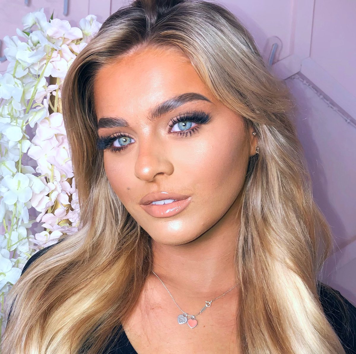 👼🏼