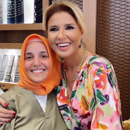dailygulben's tweet photo. Ben bu iki fotoğrafa gerçekten kalbimi bırakıyorum 🧿💕 
Hele birinci fotoğraf bayıldım ikinci fotoğraf ise güzelliğine mi hayran olayım yoksa güzel gülüşüne mi bilemedim 🥺 
@gulbenergen caımın içisiniz İci @gefcpariii https://t.co/GNxQFTk6N1