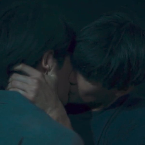 triplenbf's tweet photo. beijos de desespero sempre são mais emocionantes 

#KinnPorscheEP6 #BadBuddySeries https://t.co/HfA5ZqNfYK