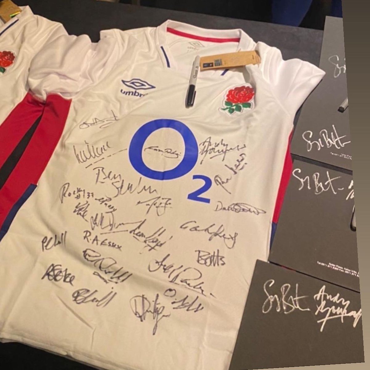 joannapickering's tweet photo. A night for charity with England rugby team/champions! Was in February but things got a little sidetracked for various reasons and I forgot to post! ❤️Thank you to @victorubogu and his amazing team for hosting this night with England’s legends. #rugby #england #legendsofrugby https://t.co/EIaXAEcTkl