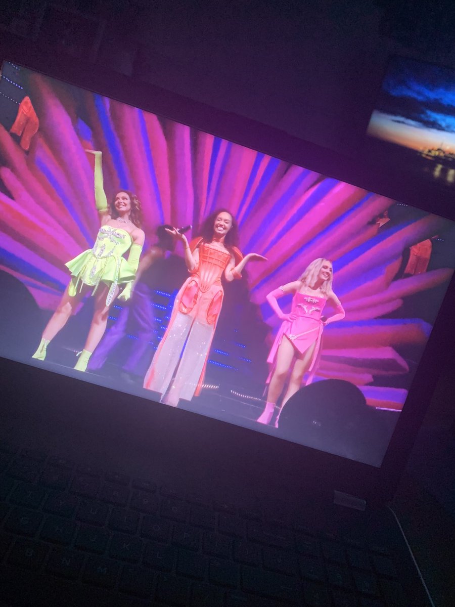 nmxtilly's tweet image. Loving the show!💖💖 @LittleMix #ThankYouLittleMix #ConfettiTourLondon #LittleMixLastShow