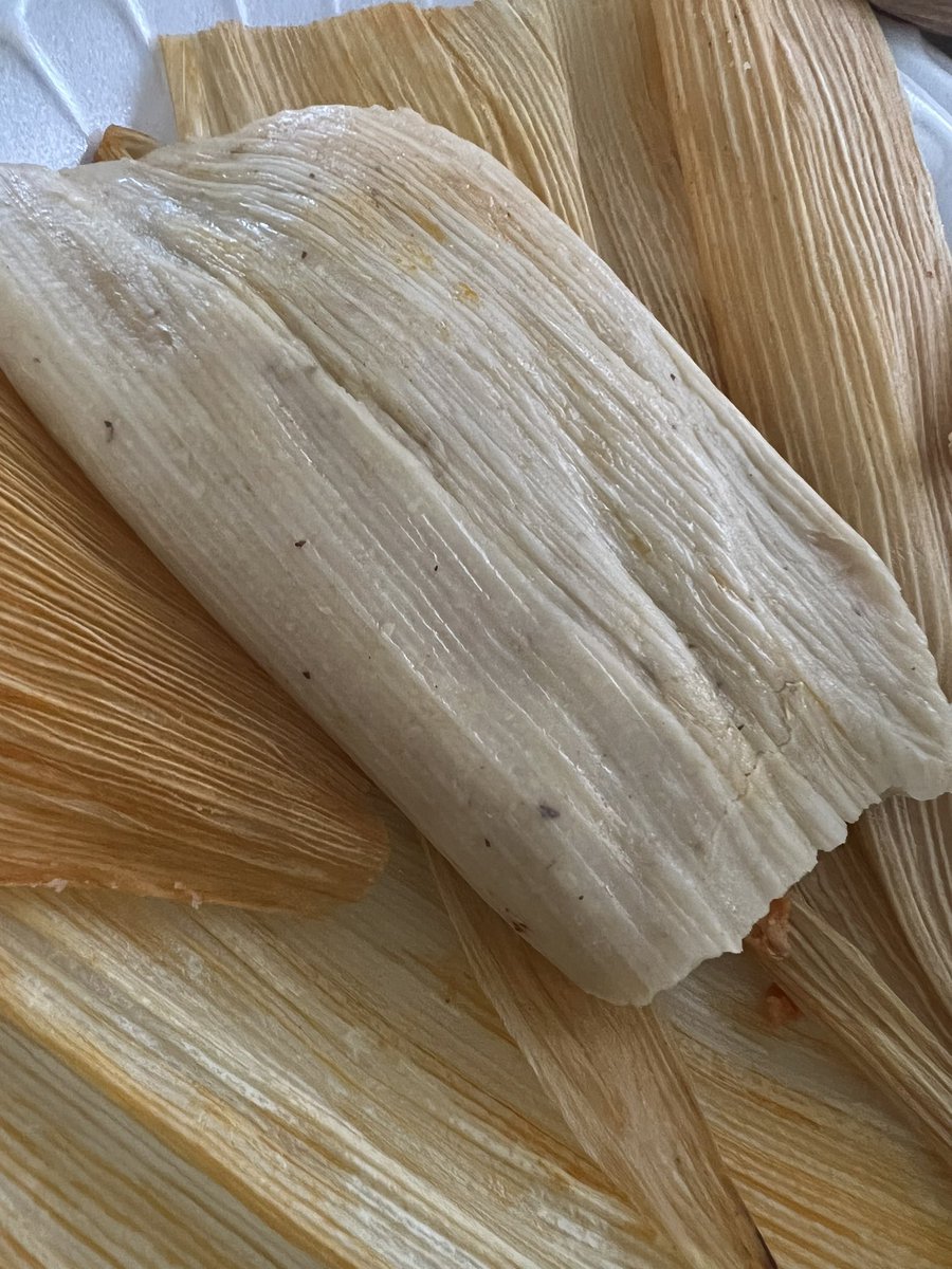 La fiesta de graduación del músico trilingüe Zoogochosen nacido en LA Inicia con un desayuno tradicional tamal de amarillo y chocolate #oaxacalifornia