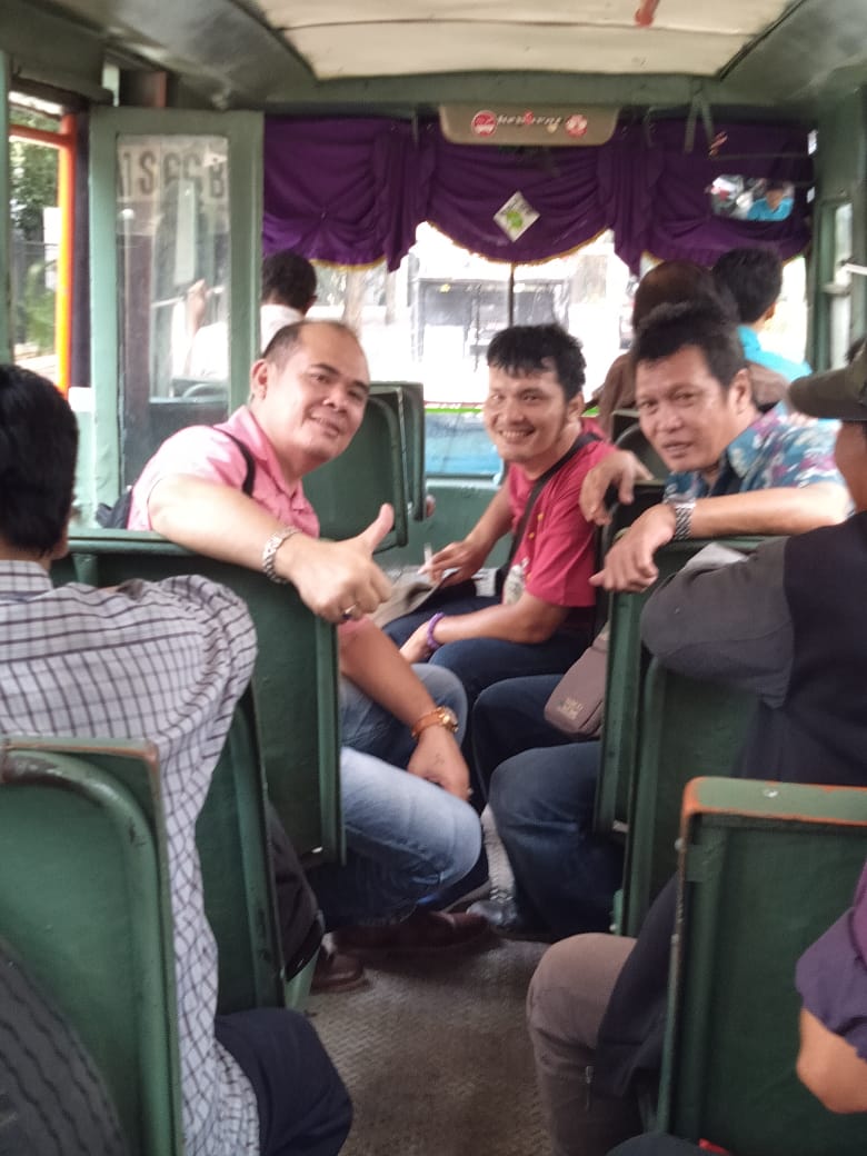 Nicho_Silalahi's tweet photo. Pernah berjuang untuk membubarkan Kemendikti terkait masalah Rektor Unima, Puji Tuhan Kemendikti di bubarkan meski salah satu dari kami harus terpenjara. Perjuangan itu tidak selamanya indah tapi disana bersemayam aral melintang. 😁 https://t.co/RSmHehRxcd