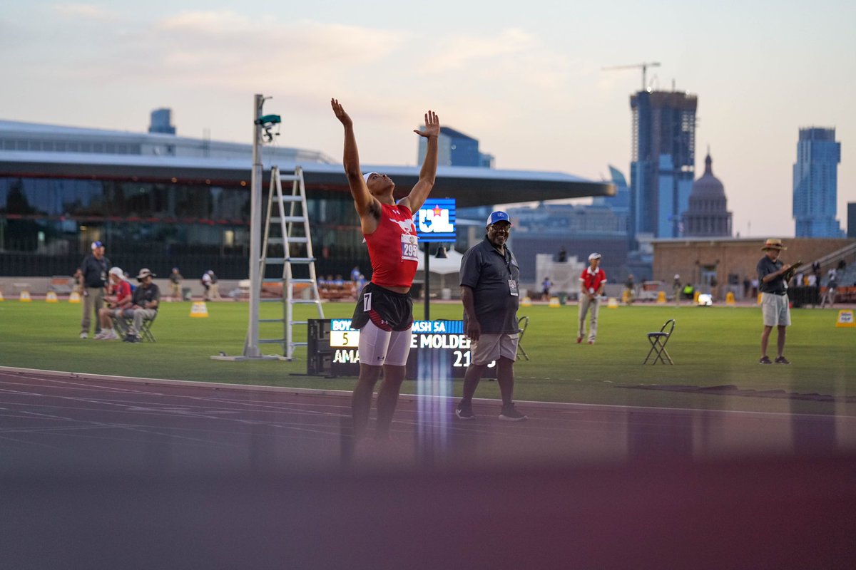 It's a father's duty to give his sons a fine chance. 😎 
#CNtime #ItsFunBeingFast